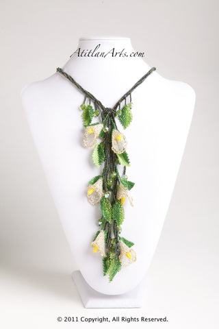 Calla Lily with Dark Green Aceite Lariat Necklace
